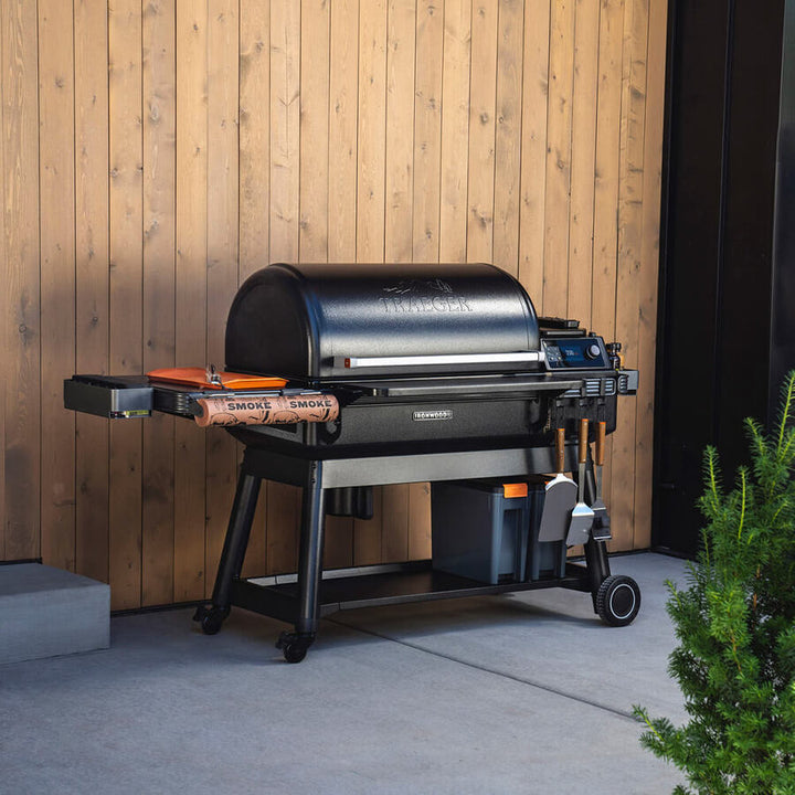 Ironwood XL Pellet Grill by Traeger- BUNDLE